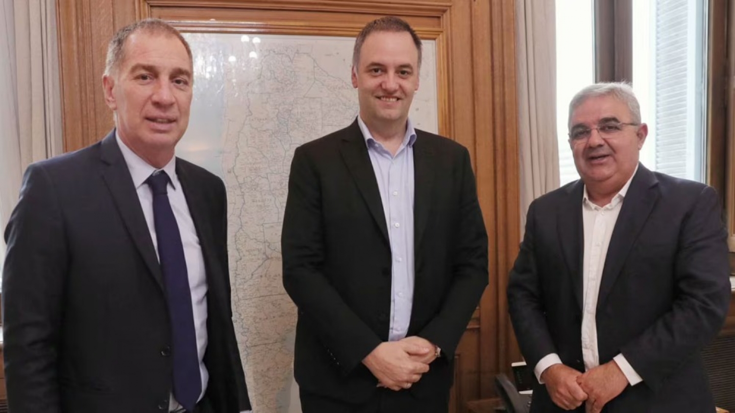 Gobierno acelera el traspaso de YMAD mientras busca apoyos clave para el Presupuesto 2026