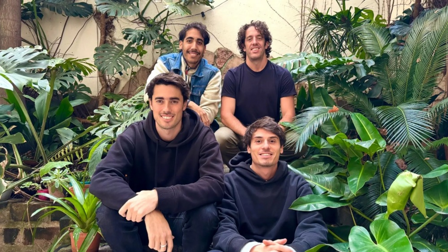 Dejaron sus trabajos para crear un outlet digital de moda