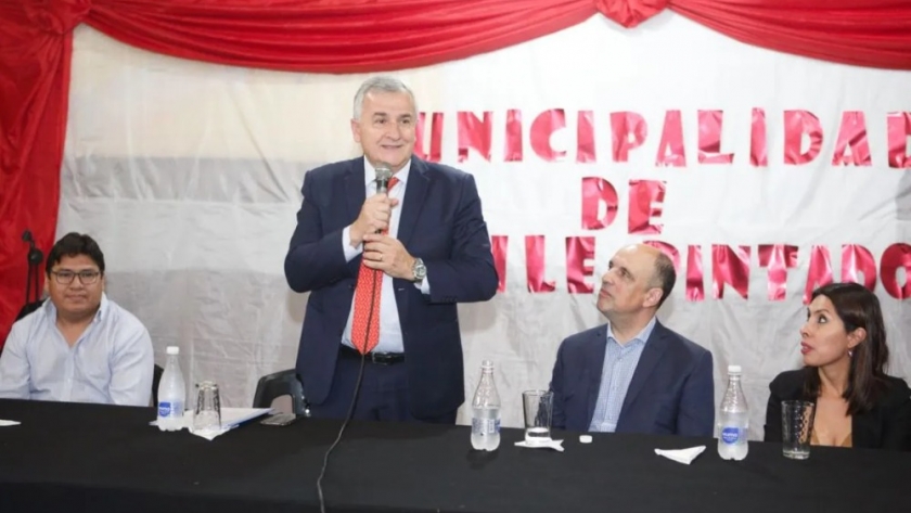 El Gobernador entregó tablets en tres municipios del interior