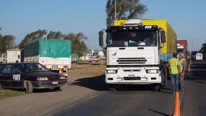 Transportistas de granos: comenzó el paro nacional convocado por Fetra
