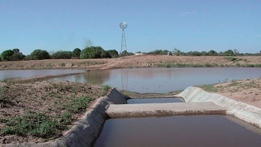 Agua, construir represas para asegurar su abastecimiento