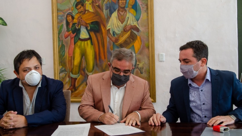 Raúl rubricó un convenio para obras de infraestructura agropecuaria en Tinogasta