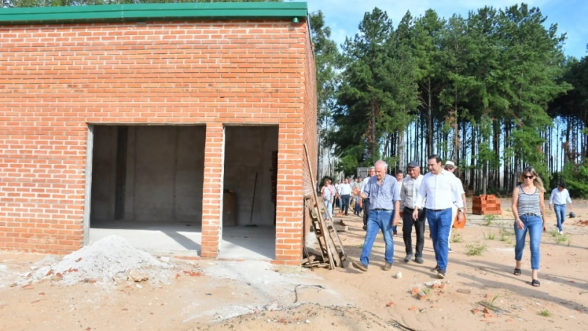 El gobernador Valdés recorrió las obras del Parque Industrial y Puerto de Ituzaingó