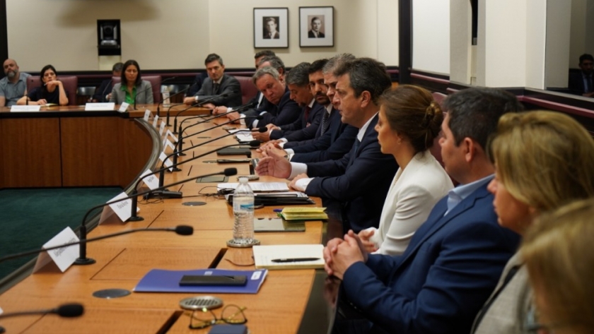 Con eje en desarrollo e inversiones, Massa se reunió en Houston con representantes de las principales compañías energéticas