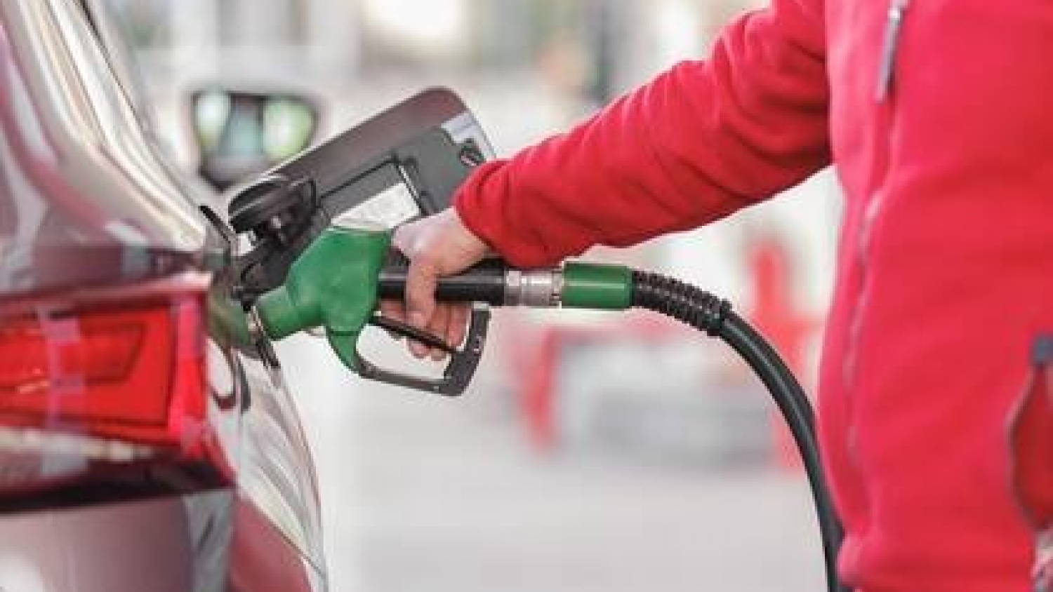 Un informe privado advierte que el gasoil y los tractores cuestan hasta 28% más en Argentina que en países competidores