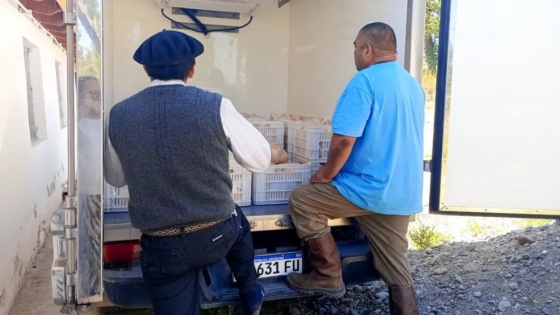 Limay Medio afianza la comercialización de pollos y verduras