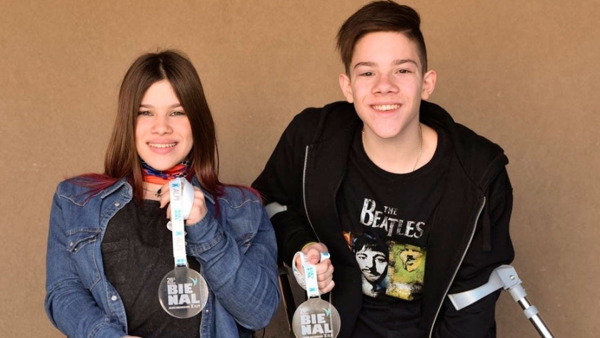 Mellizos de 15 años lograron que las plazas de Castelar sean inclusivas