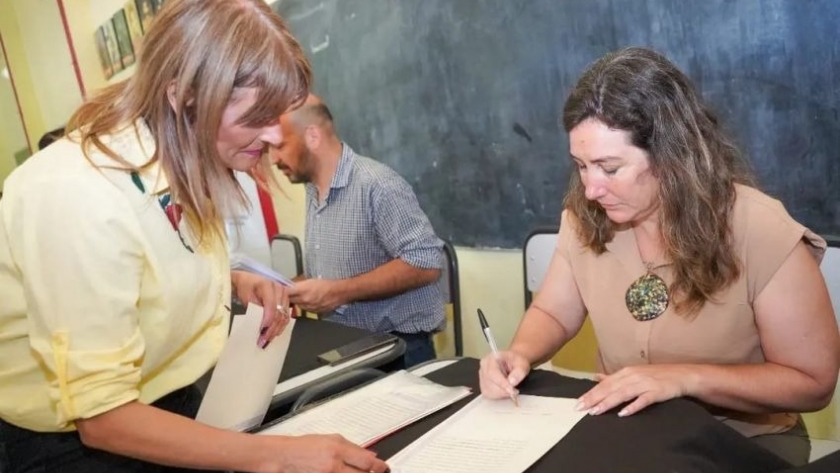 El Gobierno realizó la firma de 102 escrituras traslativa de dominio en la chacra 213