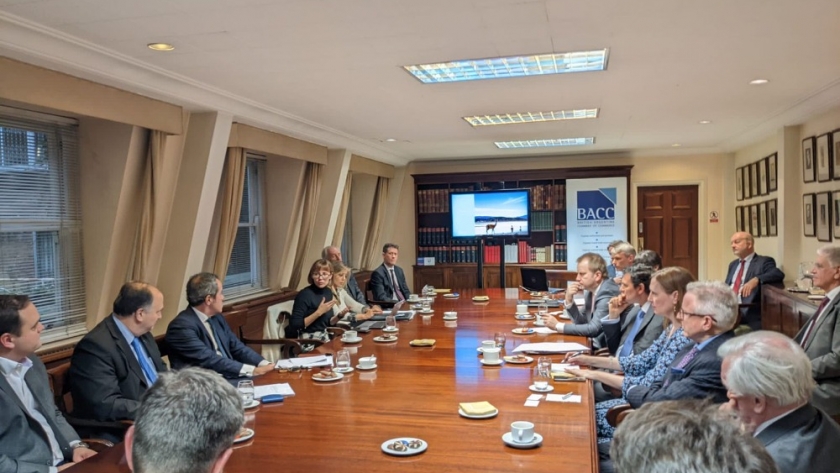 Ávila se reunió con inversores mineros en Reino Unido