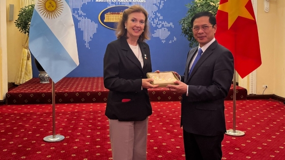 Canciller Mondino en Vietnam: Reunión con el Ministro de Relaciones Exteriores vietnamita para incrementar el comercio y las inversiones