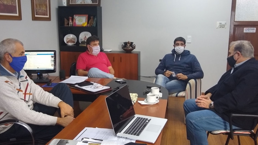 Funcionarios de la Subsecretaría de Energías Renovables en Quemú Quemú