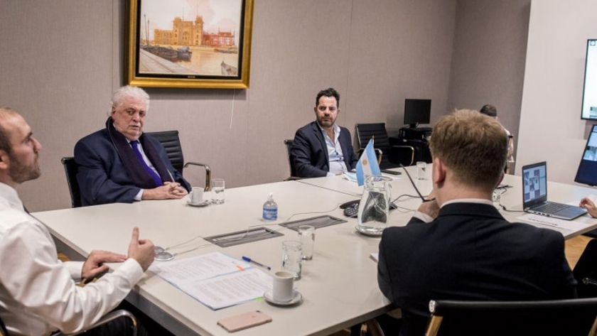 Guzmán recibió el apoyo de la UIA a la estrategia de reestructuración de la deuda