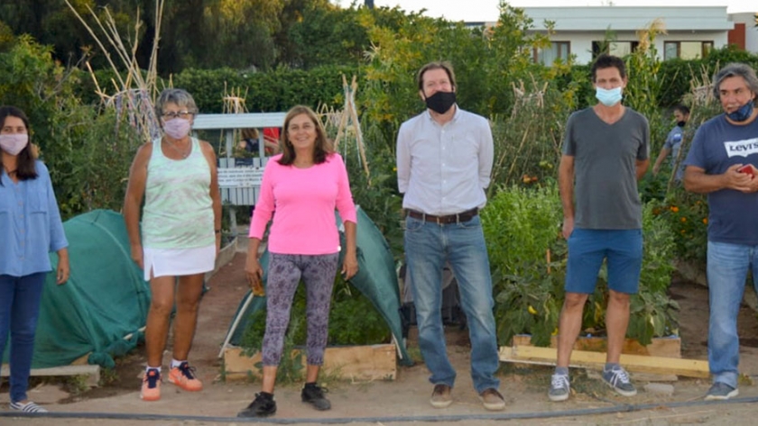 Más familias se suman a la huerta del Tenis Club