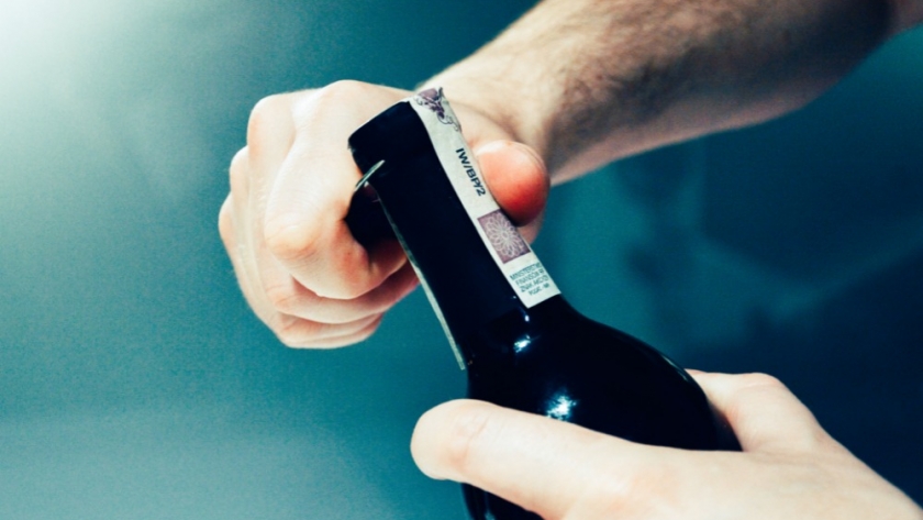 Cinco consejos para prolongar la vida útil de una botella de vino abierta