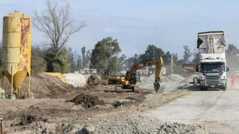 El Gobernador defendió la continuidad de obras públicas