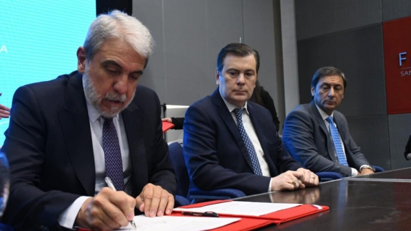 Zamora y Aníbal Fernández cerraron el conversatorio sobre asuntos Cibernéticos y firmaron convenios