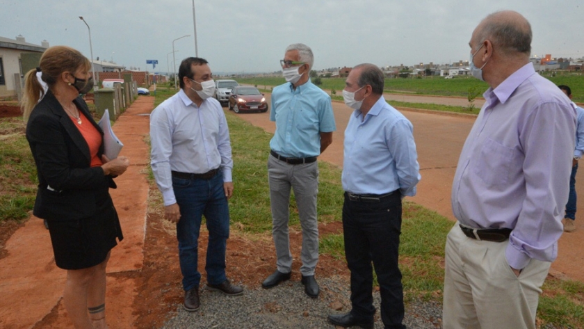El gobernador entregó 50 nuevas viviendas a familias de Itaembé Guazú