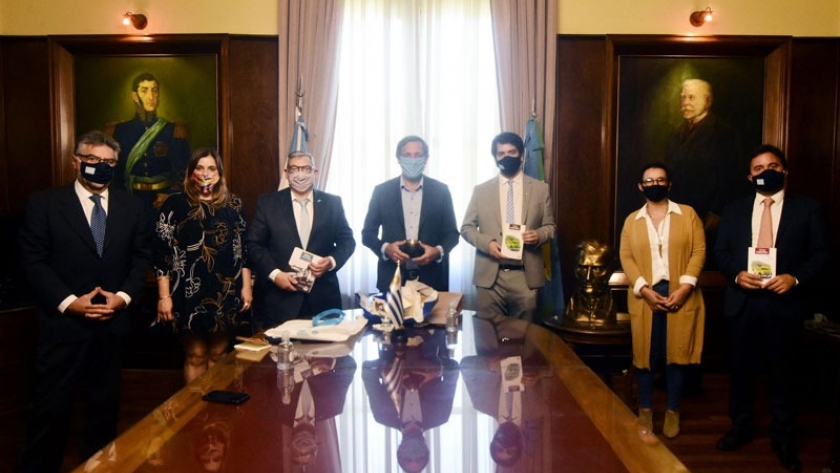 Simone participó de la firma de convenios junto a Alberto Fernández y a Axel Kicillof