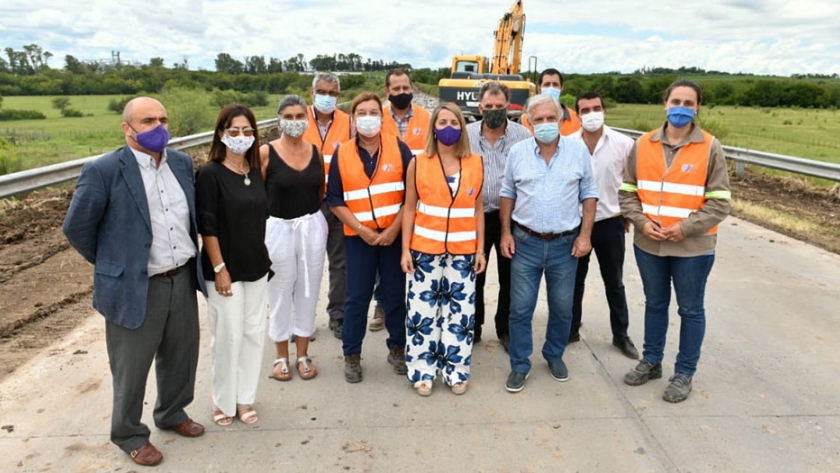 La vicegobernadora recorrió los trabajos que se realizan en la Variante sobre la ruta 11 en el ingreso a Victoria