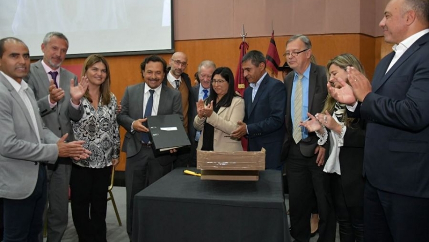 Sáenz encabezó la apertura de sobres para la licitación del Centro de Convenciones de Cafayate