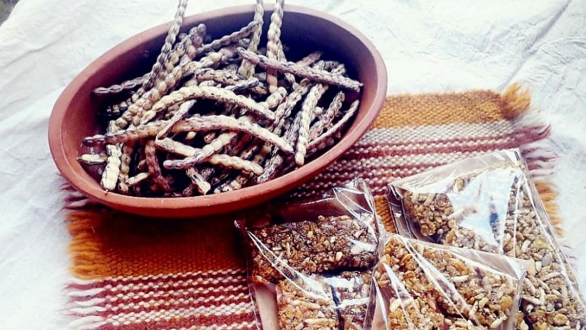 La comunidad originaria Salvador Talquenca comenzó a producir harina de algarrobo