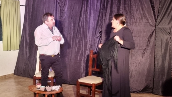 El Taller Municipal de Teatro presentó su cuarta muestra anual en el Centro Cultural Santa Rita