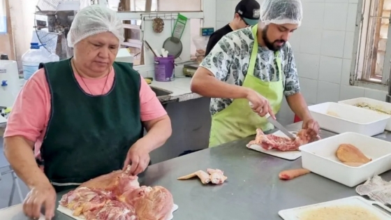 Cada vez más gente elige pollos parrilleros de chacra