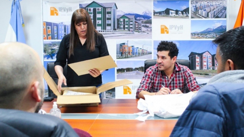 El IPVyH culminó con la apertura de las licitaciones para la construcción de más de 2 mil viviendas en Tierra del Fuego