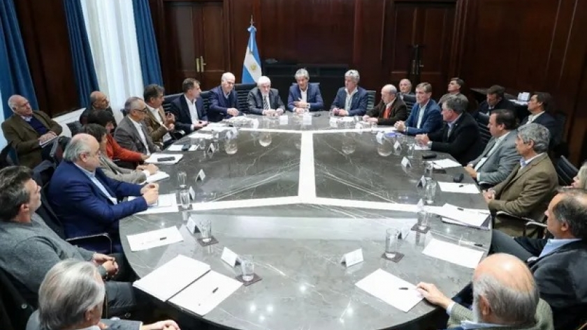 Potenciar la ganadería: el Gobierno propuso normativas únicas y desburocratizar, mientras que el campo pide menos impuestos