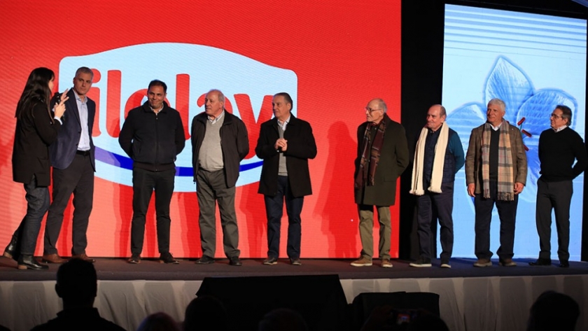 Ilolay presentó el relanzamiento de su marca ante todos sus colaboradores