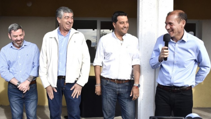 El gobernador entregó viviendas en Zapala
