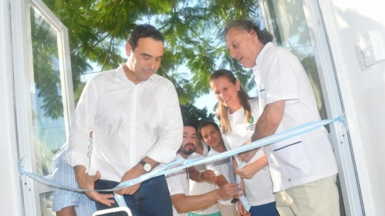 En su paso por Palmar Grande, el Gobernador inauguró refacciones en el Centro de Salud y el Club social y deportivo local