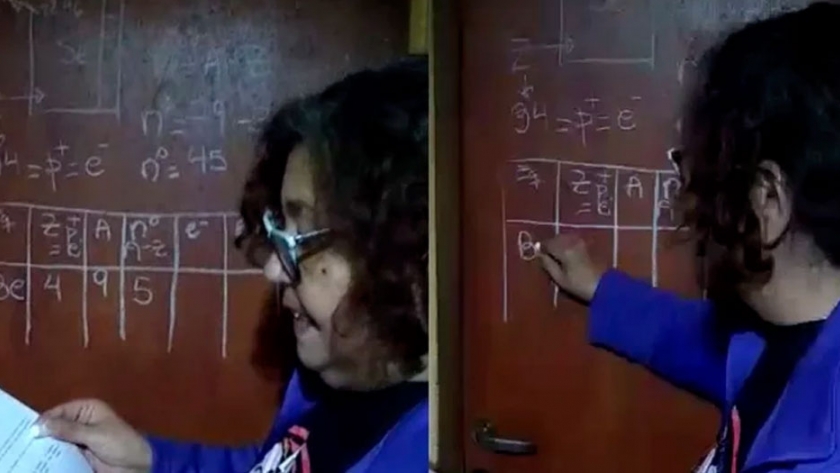 Una puerta como pizarrón y videollamadas personales: el ingenio de una maestra rural de Mar del Plata