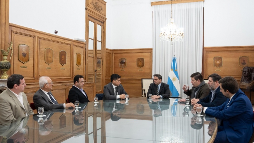 Claudio Vidal se reunió en Buenos Aires para ampliar el ejido urbano de El Chaltén