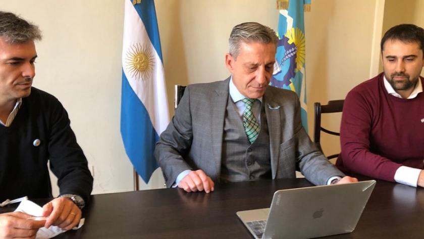 Arcioni mantuvo una videoconferencia con las cámaras de comercio y la de servicios petroleros de Comodoro Rivadavia