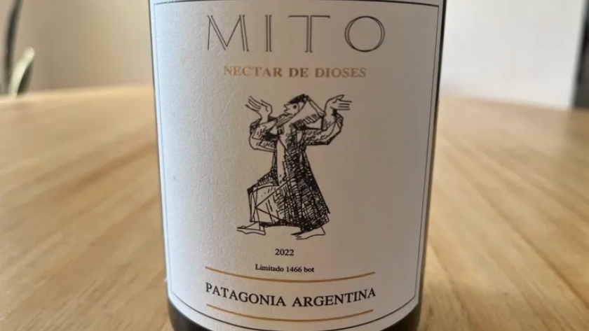 Mito: El vino que une a un trabajador del petróleo y la tierra patagónica