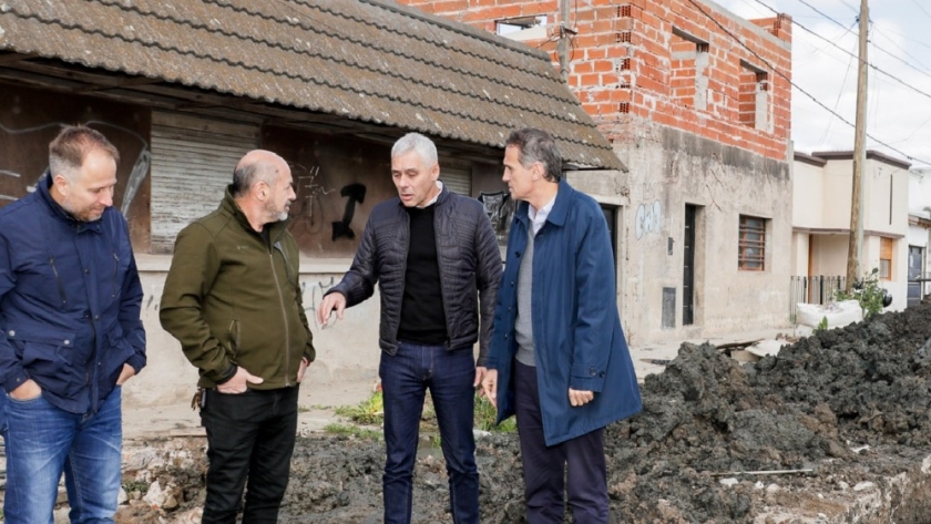 Berisso: Katopodis recorrió las obras de reconstrucción en la Avenida del Petróleo