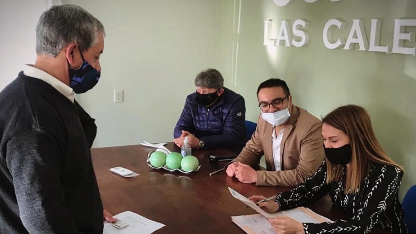 Las Caleras: 30 familias recibieron las escrituras de sus viviendas