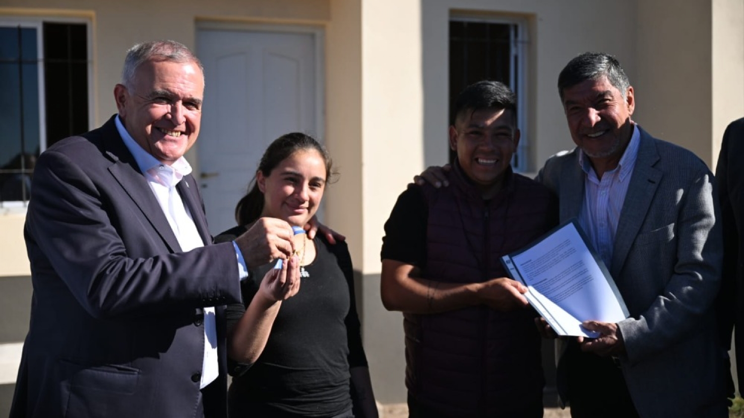 Jaldo encabezó la entrega de viviendas en Tafí del Valle y reforzó la política habitacional provincial