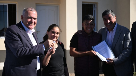 Jaldo encabezó la entrega de viviendas en Tafí del Valle y reforzó la política habitacional provincial