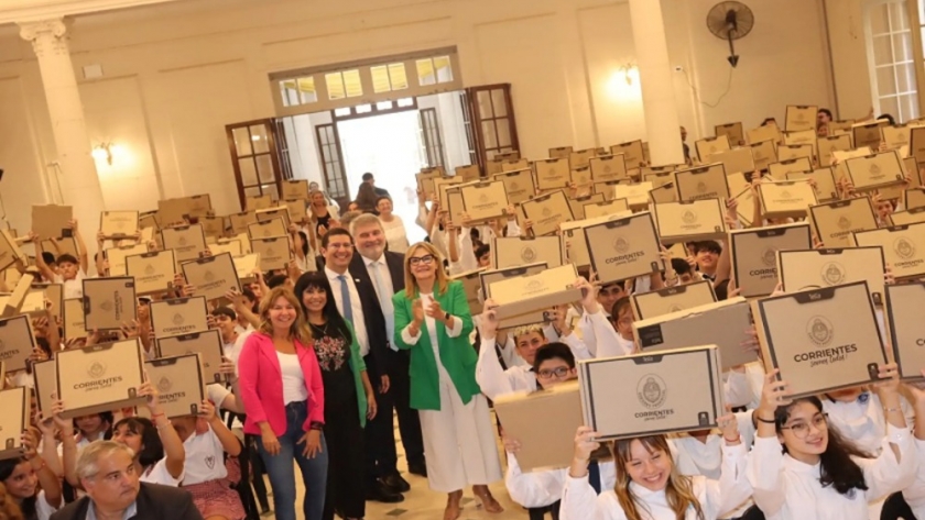 La Provincia realizó una nueva entrega de notebooks del programa “Incluir Futuro”