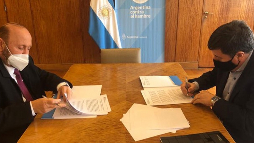 El gobernador Insfrán y el ministro Arroyo firmaron convenio de inclusión socio-productiva