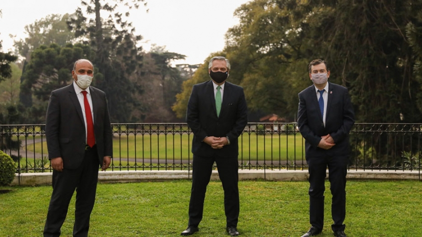 El Presidente se reunió con los gobernadores de Tucumán y Santiago del Estero