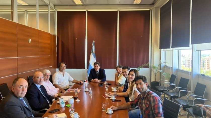 Producción mantuvo un encuentro con referentes de las cámaras Vitícola y Vitivinícola