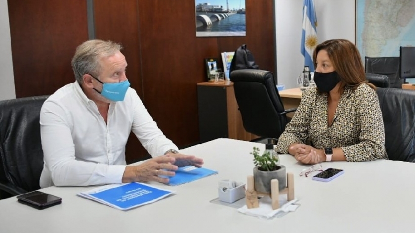 Carreras firmó convenio para licitar la nueva planta potabilizadora de agua de Viedma