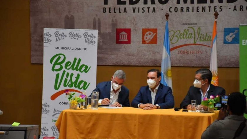 En Bella Vista, Valdés firmó un convenio para reparar las calles sobre los nuevos desagües de la ciudad y bregó por el parque industrial para la localidad