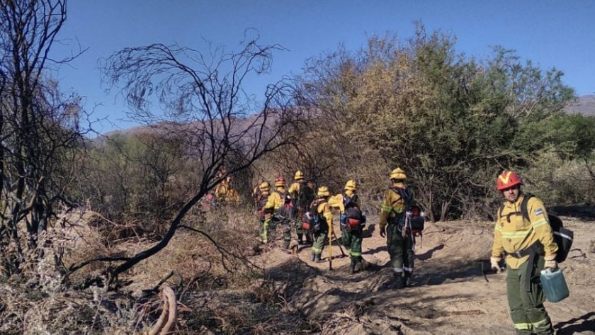 Continúan las tareas de control del fuego en Cafayate