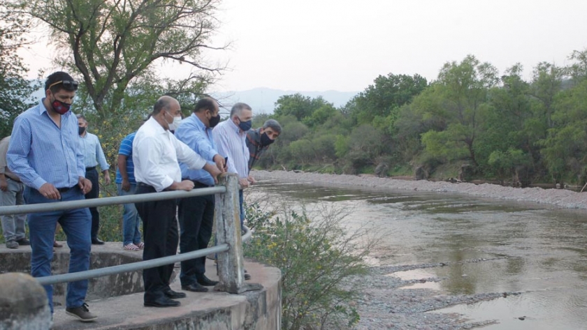 Protegen el dique nivelador El Tala con una obra de canalización