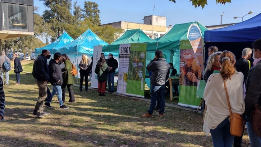 Agricultura participó del Segundo Congreso de Apicultores del AMBA