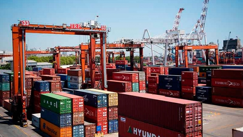 Dos grupos multinacionales reeditan un viejo conflicto por el negocio del puerto de Buenos Aires